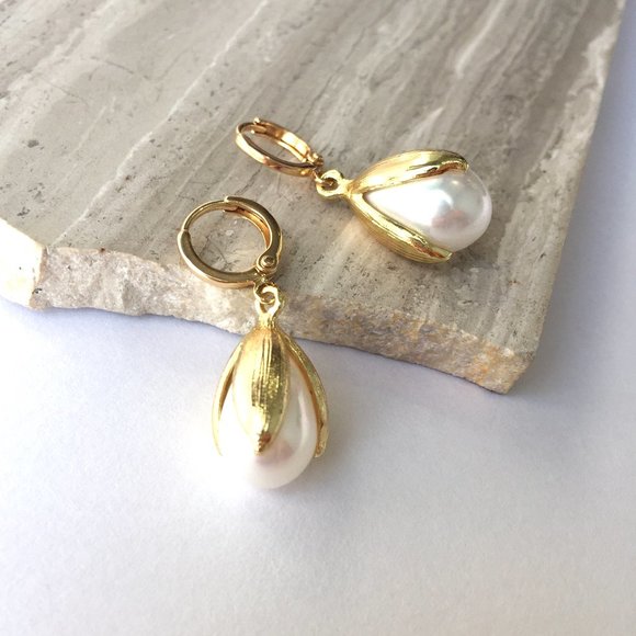 Pearl Tulip drop / Gold huggie lever back Earrings - Picture 3 of 7